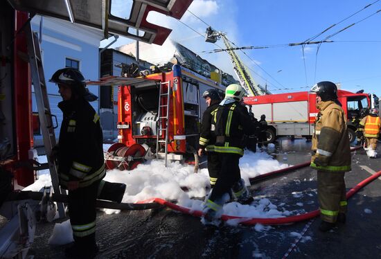 Fire at Atom shopping mall on Taganskaya Square