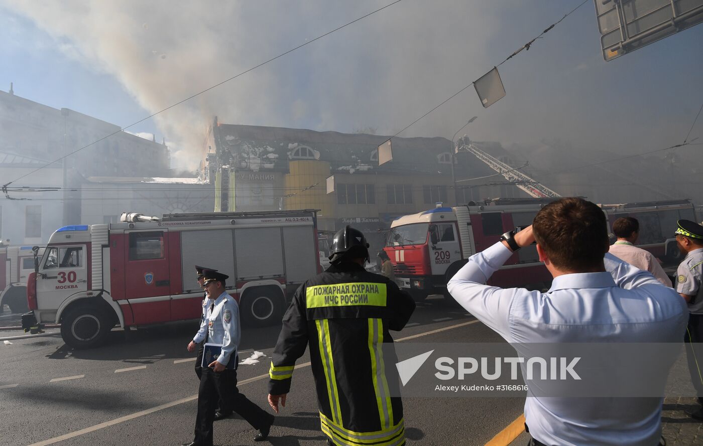 Fire at Atom shopping mall on Taganskaya Square