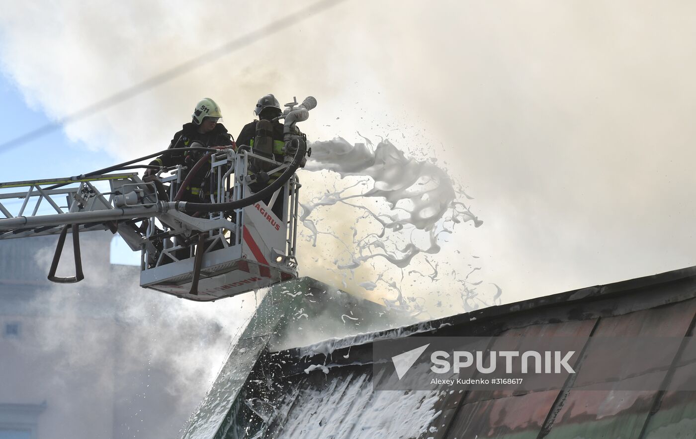 Fire at Atom shopping mall on Taganskaya Square