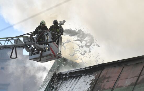 Fire at Atom shopping mall on Taganskaya Square