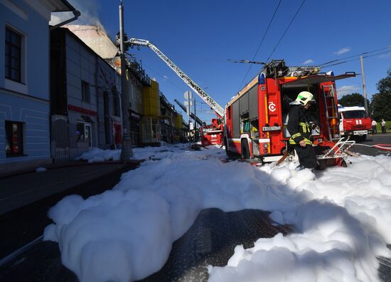 Fire at Atom shopping mall on Taganskaya Square