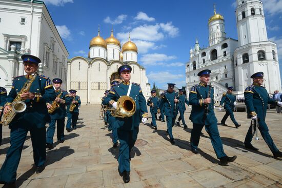 Guard mounting of cavalry regiment as part of preparations for Spasskaya Tower festival