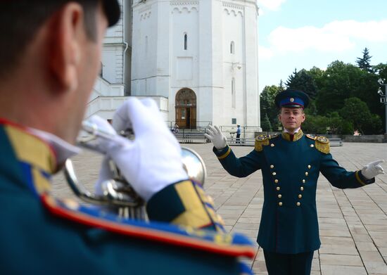 Guard mounting of cavalry regiment as part of preparations for Spasskaya Tower festival