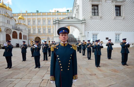 Guard mounting of cavalry regiment as part of preparations for Spasskaya Tower festival