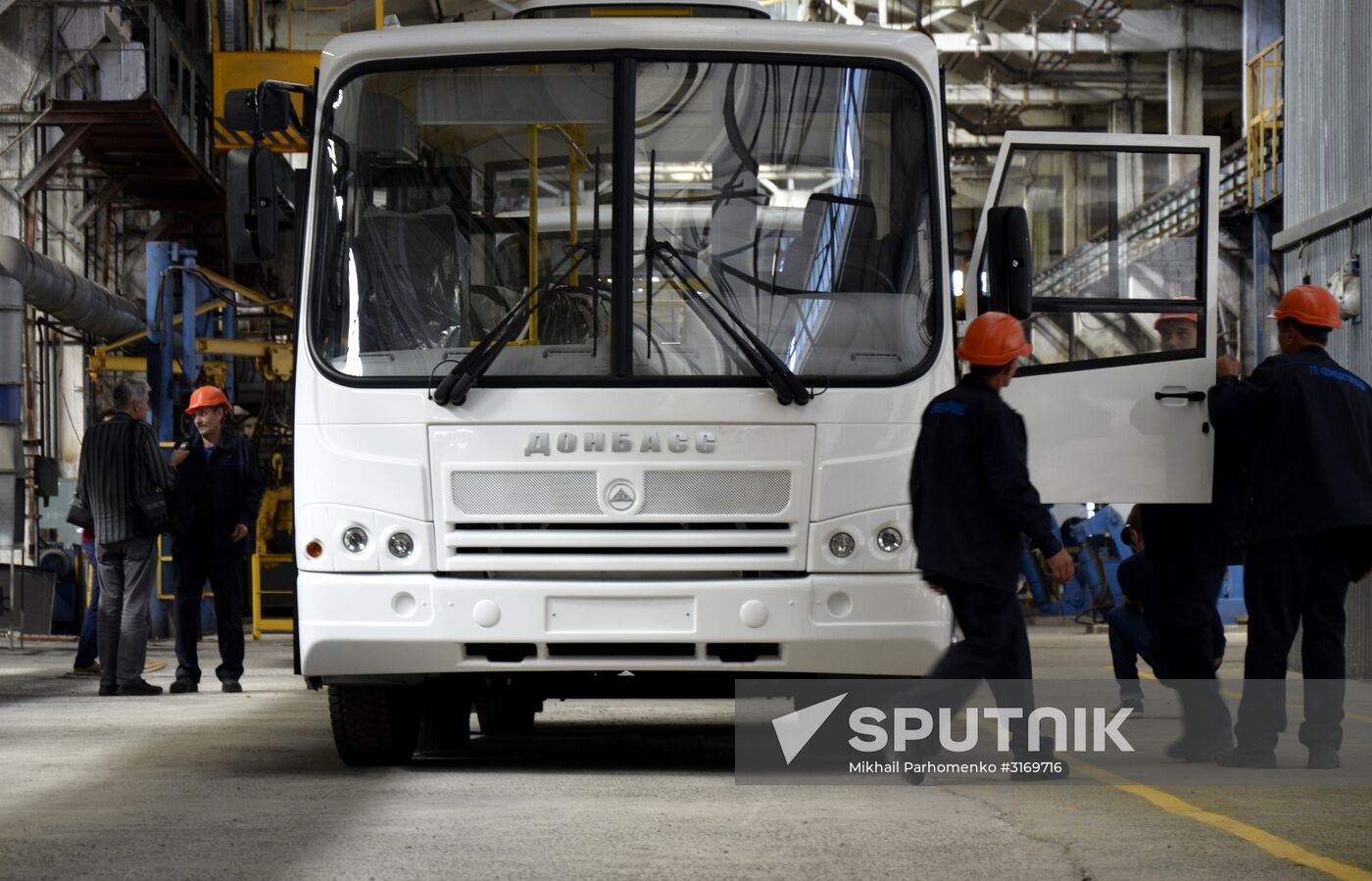 Donetskgormash state company rolls out first buses