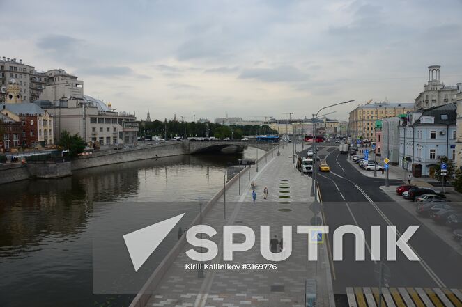Yakimanskaya Embankment in Moscow. Location: Russia, Moscow. Author: Kirill Kallinikov/Sputnik. Improvement works on Moscow streets