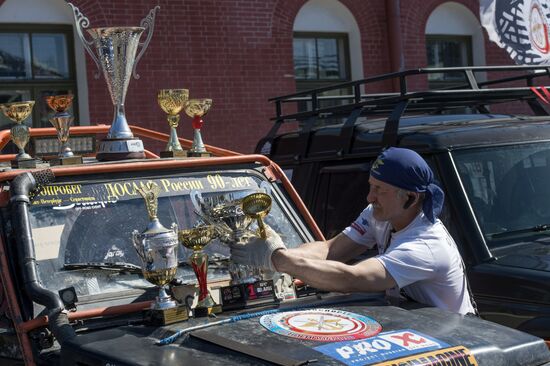 St. Petersburg - Sevastopol car rally kicks off
