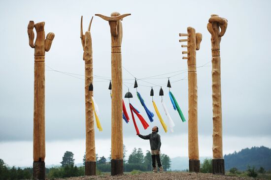 Sculptor and artist Dashi Namdakov comes to his native village in Trans-Baikal