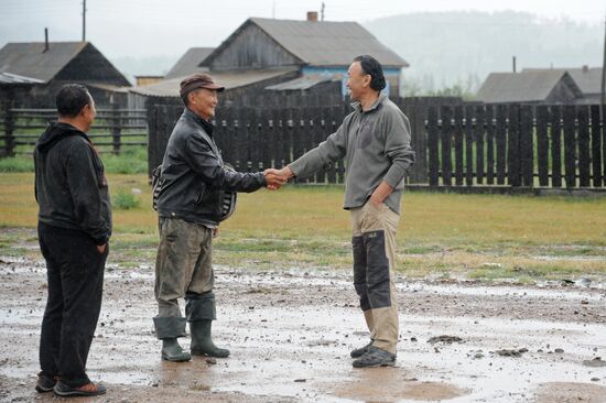Sculptor and artist Dashi Namdakov comes to his native village in Trans-Baikal