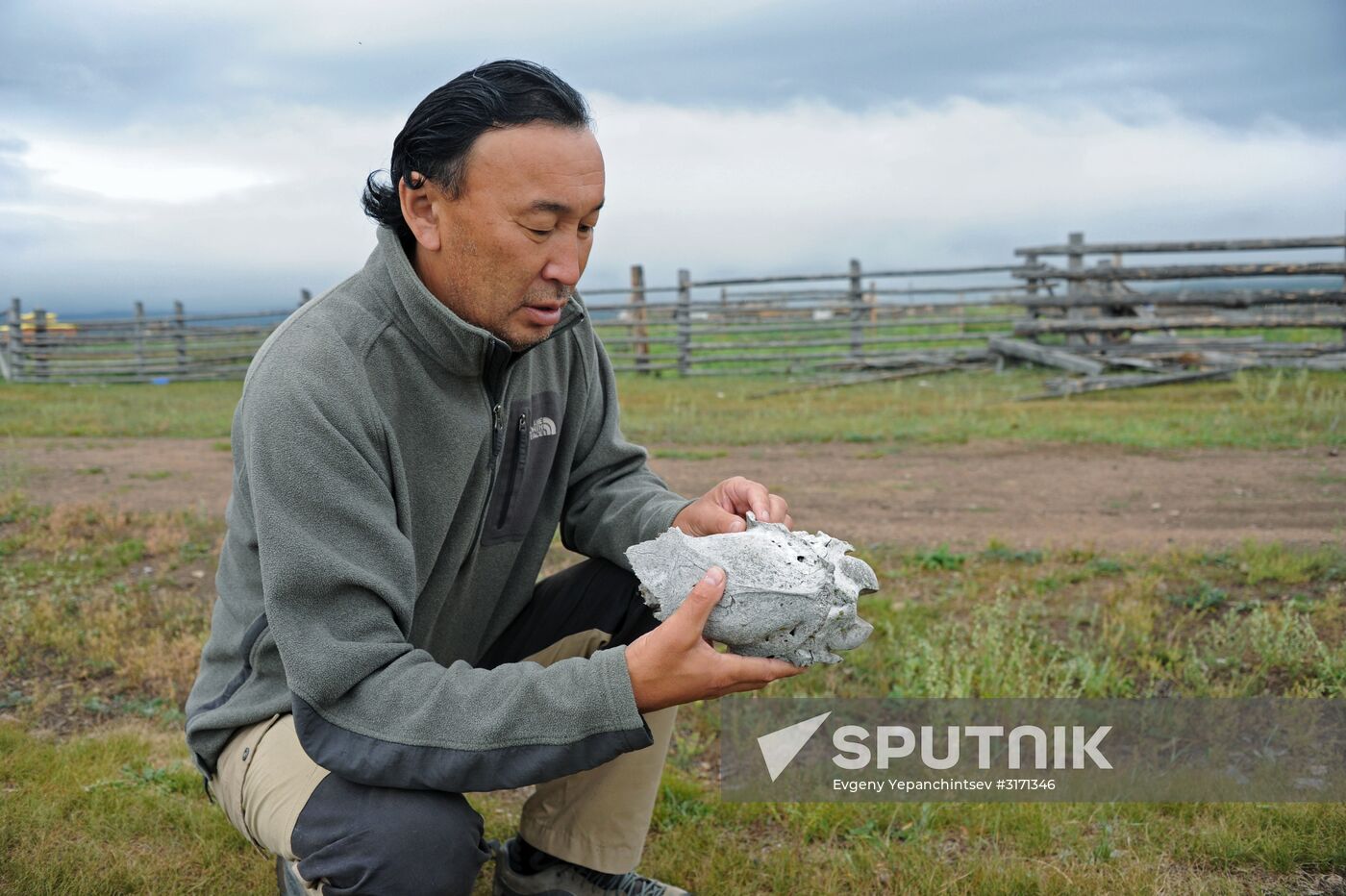 Sculptor and artist Dashi Namdakov comes to his native village in Trans-Baikal