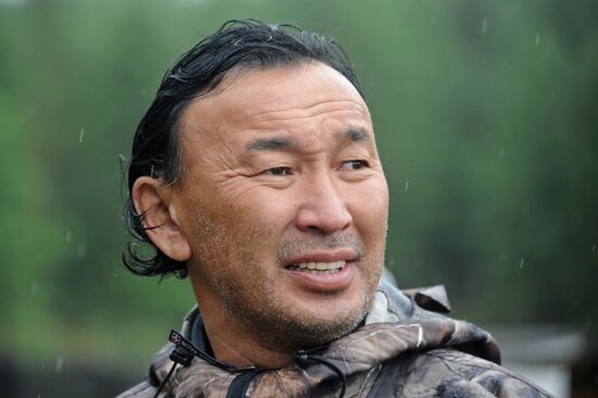 Sculptor and artist Dashi Namdakov comes to his native village in Trans-Baikal