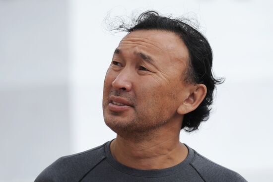 Sculptor and artist Dashi Namdakov comes to his native village in Trans-Baikal