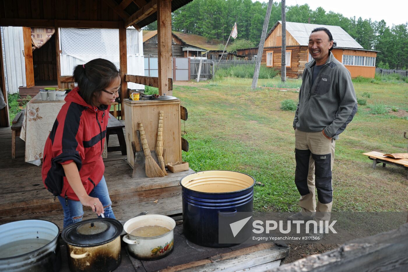 Sculptor and artist Dashi Namdakov comes to his native village in Trans-Baikal