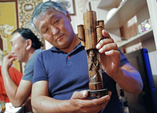 Sculptor and artist Dashi Namdakov comes to his native village in Trans-Baikal