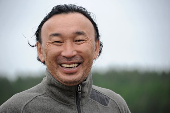 Sculptor and artist Dashi Namdakov comes to his native village in Trans-Baikal