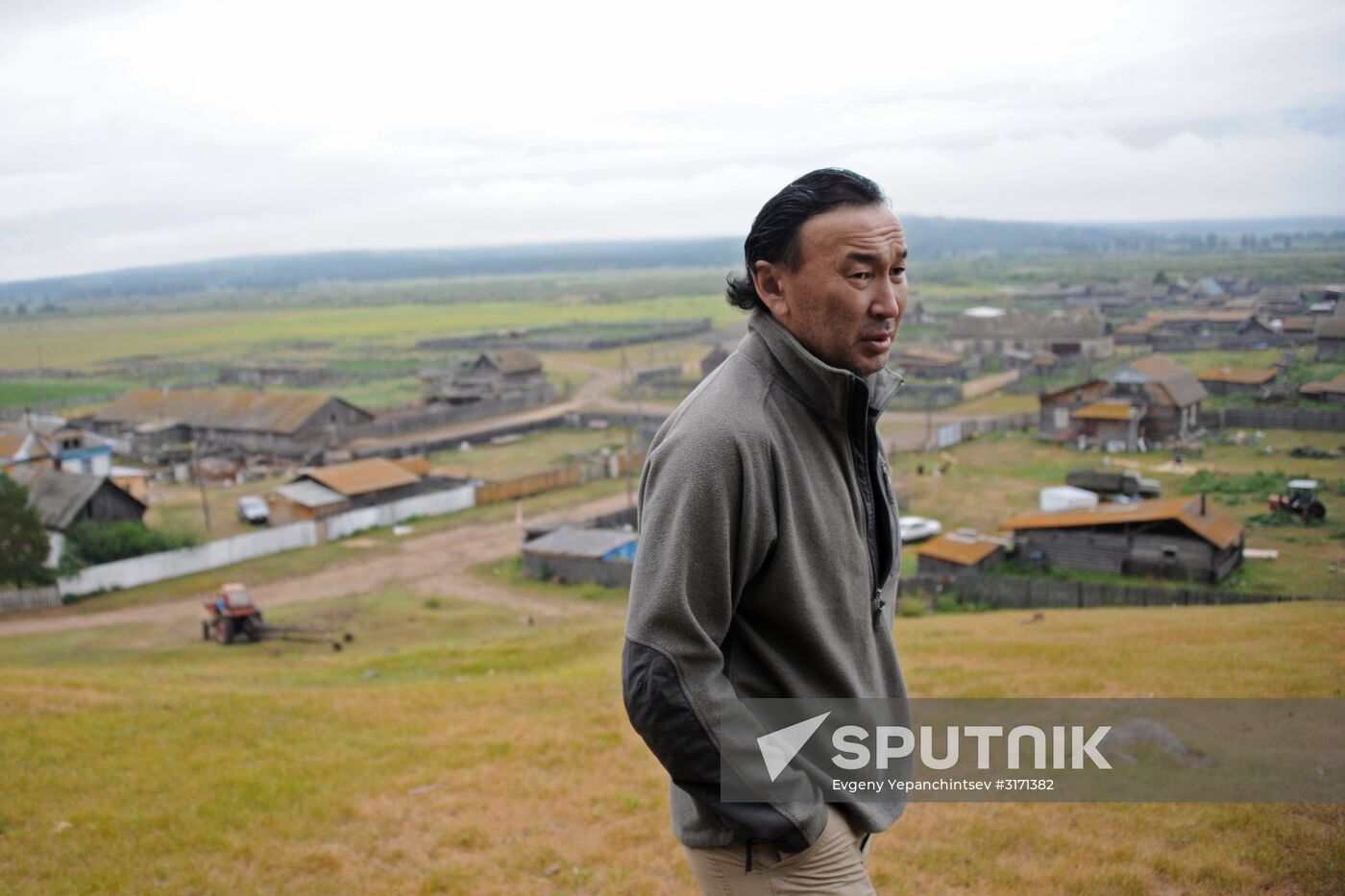 Sculptor and artist Dashi Namdakov comes to his native village in Trans-Baikal