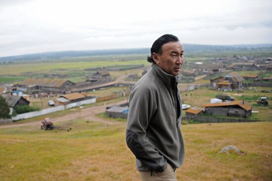 Sculptor and artist Dashi Namdakov comes to his native village in Trans-Baikal