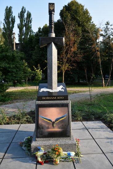 Monument unviled in Kiev depicting sword stuck into map of Russia