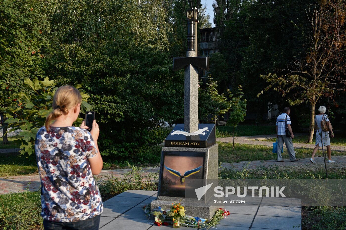 Monument unveiled in Kiev depicting sword stuck into map of Russia