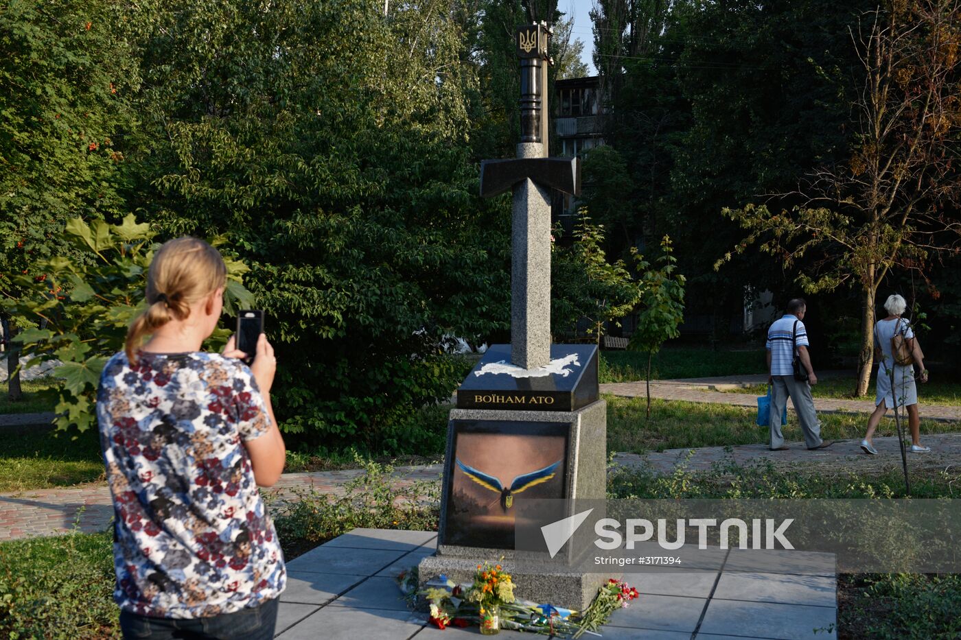 Monument unveiled in Kiev depicting sword stuck into map of Russia