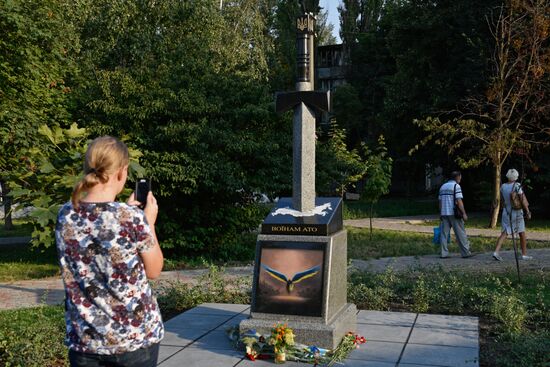 Monument unveiled in Kiev depicting sword stuck into map of Russia