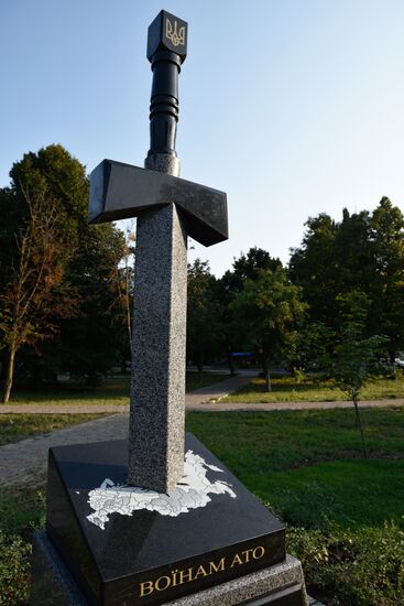 Monument unveiled in Kiev depicting sword stuck into map of Russia