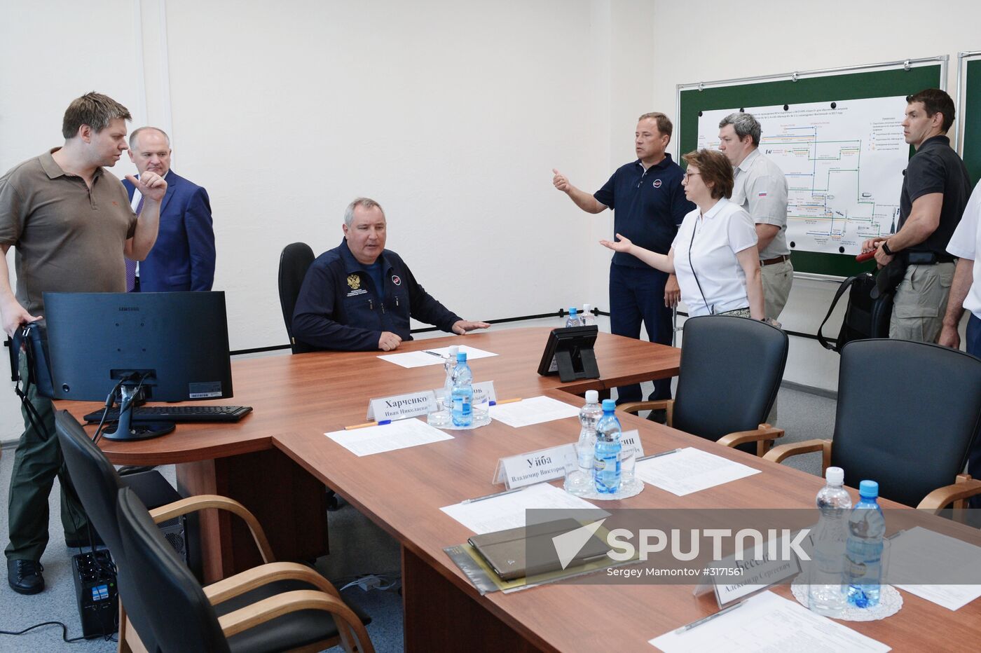 Deputy Prime Minister Dmitry Rogozin visits Vostochny Space Center