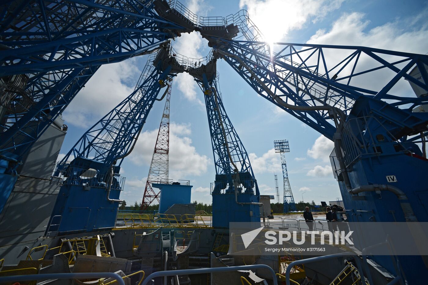 Deputy Prime Minister Dmitry Rogozin visits Vostochny Space Center