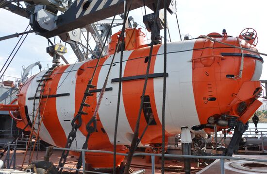 The salvage ship Kommuna of the Black Sea Fleet