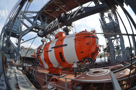The salvage ship Kommuna of the Black Sea Fleet