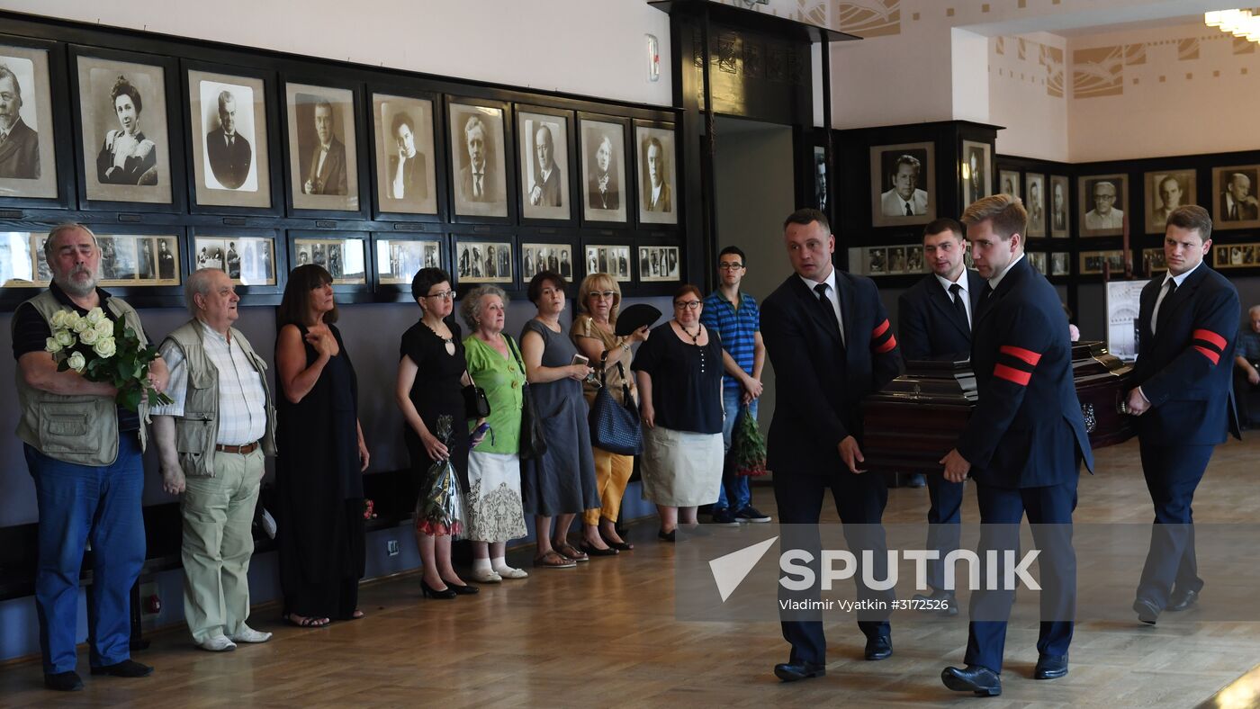 Paying last respects to actress Kira Golovko