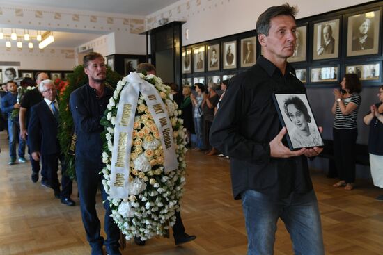 Paying last respects to actress Kira Golovko