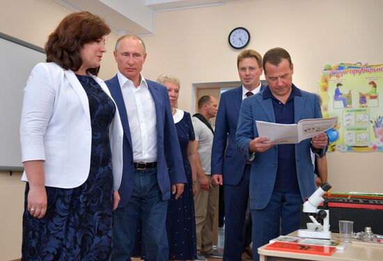 President Putin, Prime Minister Medvedev visit Sevastopol