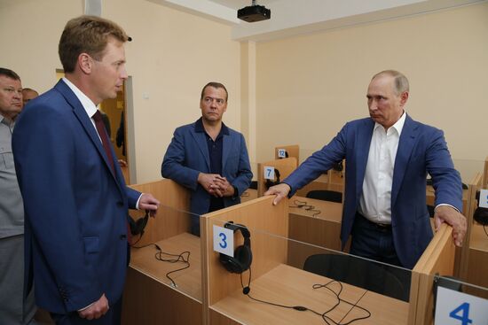 President Putin, Prime Minister Medvedev visit Sevastopol