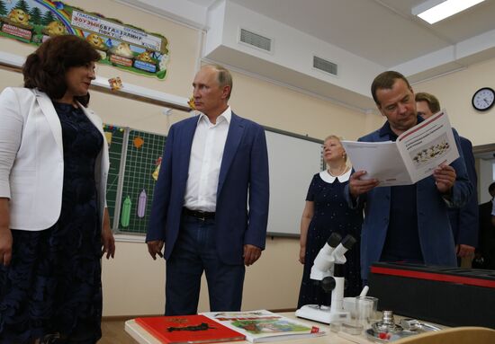 President Putin, Prime Minister Medvedev visit Sevastopol