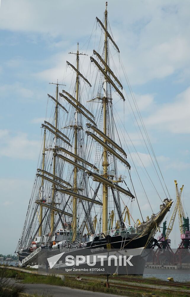 Kruzenshtern training bark arrives at Kaliningrad port