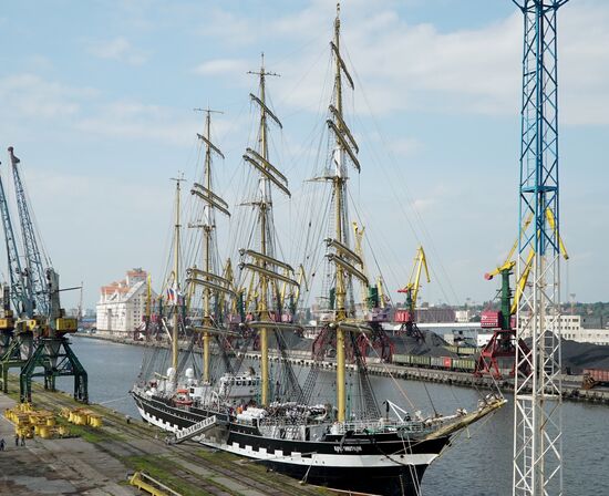 Kruzenshtern training bark arrives at Kaliningrad port