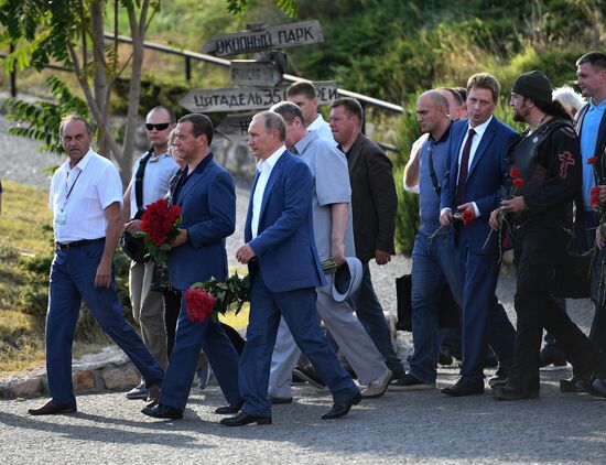 President Putin, Prime Minister Medvedev visit Sevastopol