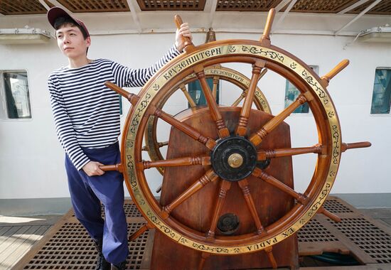 Kruzenshtern training bark arrives at Kaliningrad port
