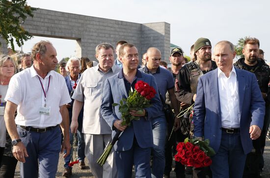 President Putin, Prime Minister Medvedev visit Sevastopol