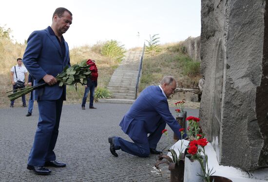 President Putin, Prime Minister Medvedev visit Sevastopol