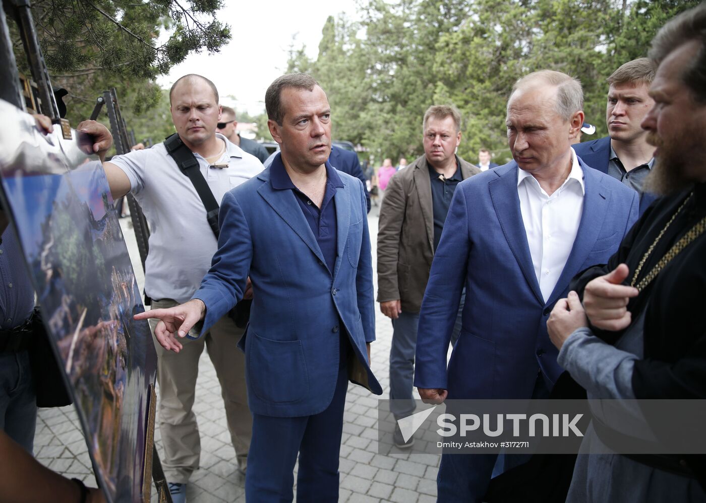 President Putin, Prime Minister Medvedev visit Sevastopol