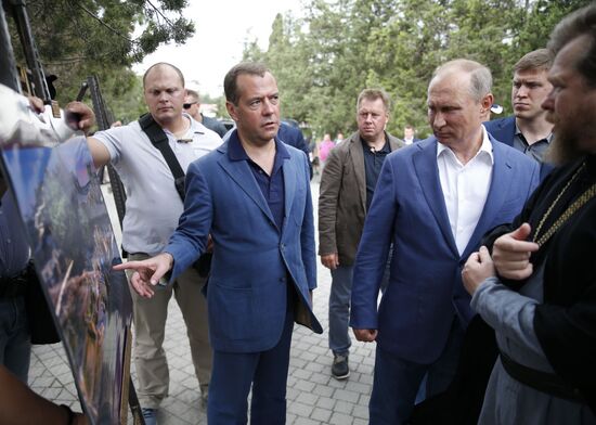 President Putin, Prime Minister Medvedev visit Sevastopol