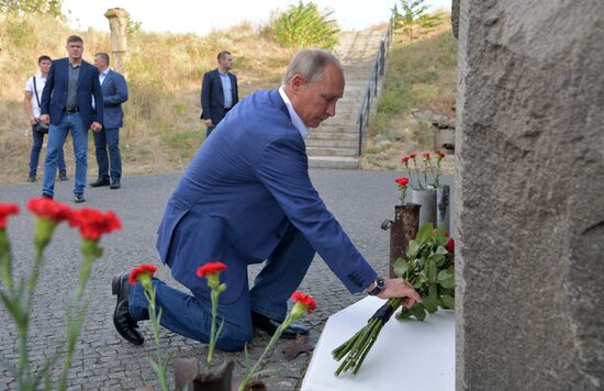 President Putin, Prime Minister Medvedev visit Sevastopol