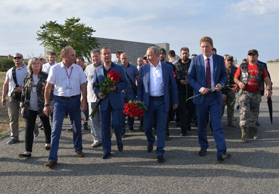 President Putin, Prime Minister Medvedev visit Sevastopol