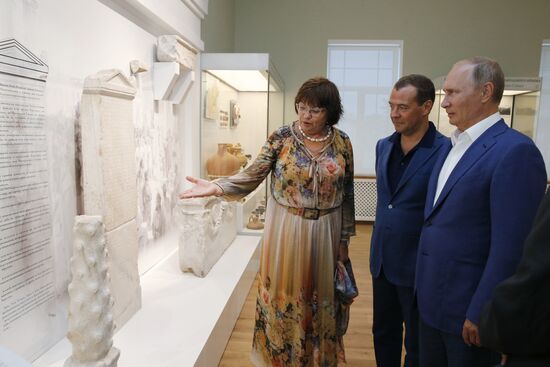 President Putin, Prime Minister Medvedev visit Sevastopol