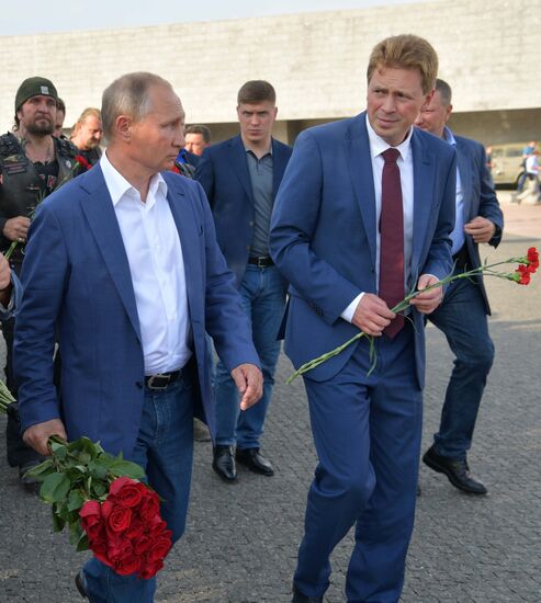 President Putin, Prime Minister Medvedev visit Sevastopol