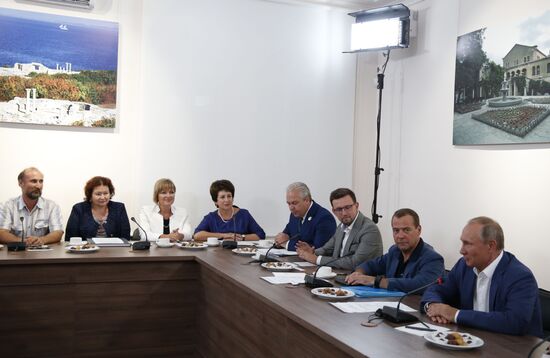 President Putin, Prime Minister Medvedev visit Sevastopol