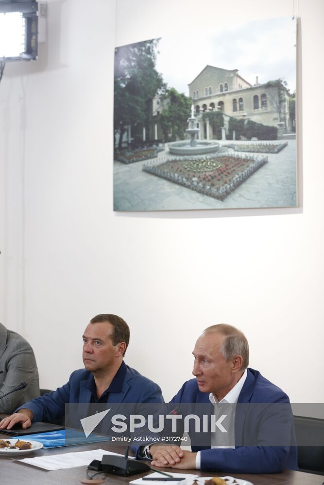 President Putin, Prime Minister Medvedev visit Sevastopol