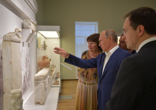 President Putin, Prime Minister Medvedev visit Sevastopol